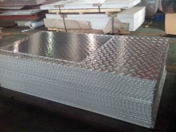Chine Tôle en aluminium de plat de diamant 3105 plat de bande de roulement de diamant de l'aluminium 1100 3003 5052 fournisseur