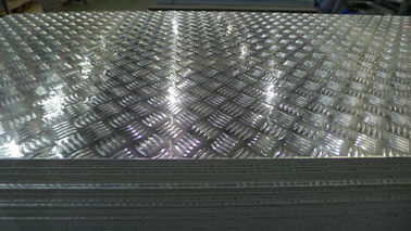 Chine 3003 5052 5083 6061 feuilles en aluminium laminées à chaud et bobine de plat de diamant de plat de bande de roulement fournisseur