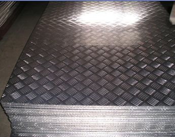 Chine Nettoyez les feuilles en aluminium à carreaux de plat de diamant 1050 3003 1,5 - 8.0mm antidérapage fournisseur
