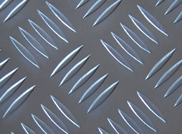 Chine 5052 antidérapants plat en aluminium de finition lumineux de bande de roulement de 5 barres pour la bande de roulement d'étape 1.5mm 6mm fournisseur