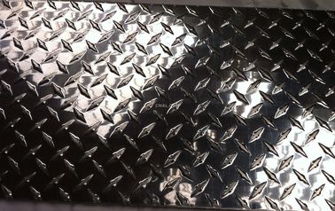 Chine Plat en aluminium poli de diamant, plat 1220 x 2440mm de bande de roulement en métal de bobine fournisseur